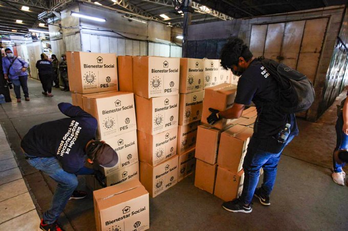 Comerciantes del Mercado Excuartel recibieron hoy los paquetes alimentarios que el Gobierno proporciona comerciantes-del-mercado-excuartel-recibieron-hoy-los-paquetes-alimentarios-que-el-gobierno-proporciona